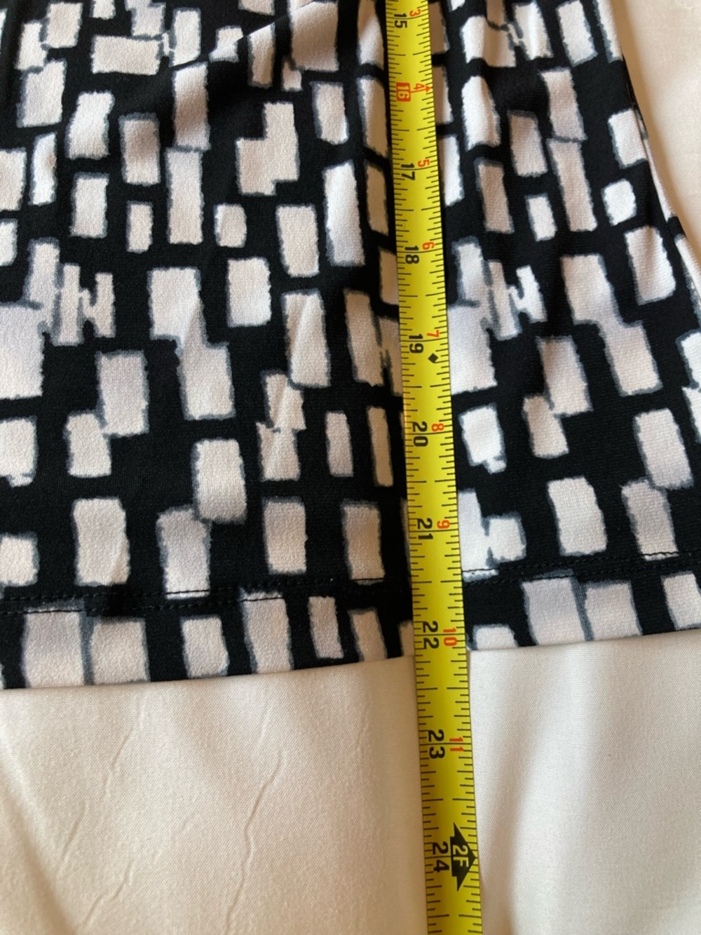 Calvin Klein Black and White Geometric Sleeveless Tank Camisole - size XS - Picture 6 of 8